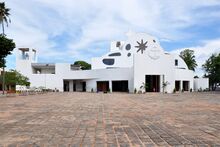 चित्र:Parumala Church.jpg