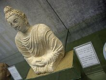 चित्र:Kabul Museum statue2.jpg