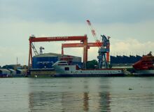 चित्र:Cochin Ship Yard Cranes.JPG