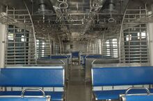 चित्र:Mumbai India Train.JPG