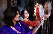 चित्र:KarvaChauthMoon1.jpg